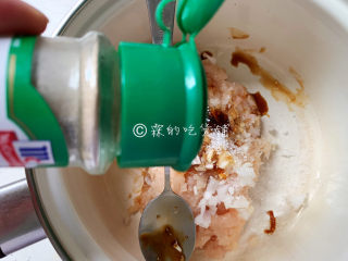 7、冬至美食 鸡肉洋葱圈,黑胡椒粉。