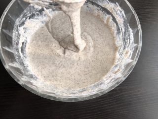 7、黑麦发糕,浓稠程度如图即可