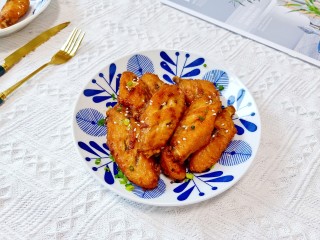 13、蒜香鸡翅,外酥里嫩,喷香美味的蒜香鸡翅是下酒菜必备款!