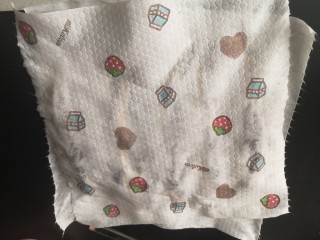 3、蒜香鸡翅,厨房纸吸水