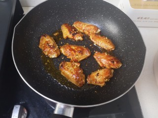 23、蒜香鸡翅,起锅前关火放少许桂花