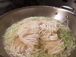 13、一碗素面当夜宵,下入面。