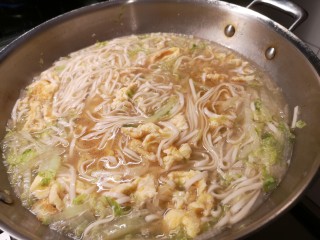 16、一碗素面当夜宵,加盐，胡椒粉，花椒油，鸡精。出锅前放香油。