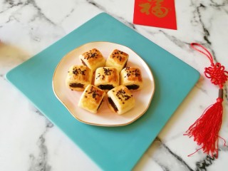 14、枣泥一口酥,香酥可口的枣泥一口酥。