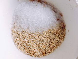 4、南瓜糯米夹心饼,加入适量细砂糖