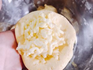 11、南瓜糯米夹心饼,这个是芝士馅的