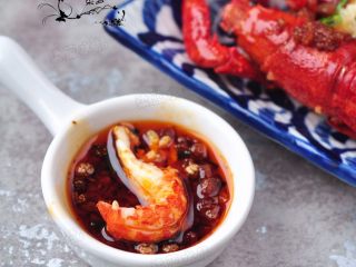 14、蒜香油泼小龙虾,香气扑鼻。