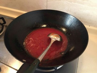 12、酸甜荔枝里脊肉,根据自己的口味加味道。