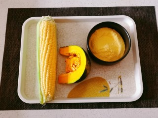 1、玉米南瓜粥,食材准备好了。