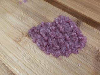 4、荷包蛋焖面,剁碎