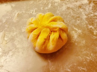 12、南瓜紫薯包,包成包子