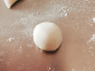 11、红豆汤圆,搓成圆形