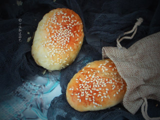 14、糖火烧,品层次分明，饼皮一碰直掉渣，不是一般的酥