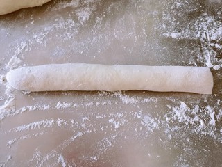 11、山药馒头,搓成长条