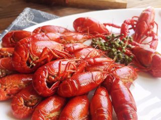 18、青花椒辣卤小龙虾,完成。