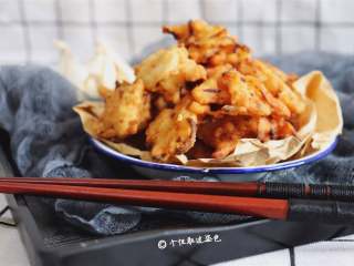 8、萝卜丝丸子,素丸子,有菜有蛋有面粉,配粥或者豆浆都很好的早餐