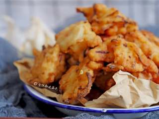 12、萝卜丝丸子,萝卜是个好东西,含丰富的维生素C和微量元素锌,有助于增强机体的免疫功能,提高抗病能力,帮助消化,防癌抗癌等等