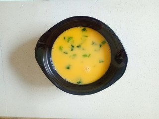 11、菠菜鸡蛋羹,盖上保鲜膜