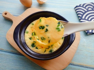 16、菠菜鸡蛋羹,美味的鸡蛋羹就做好了。宝宝下午睡醒就吃光了！