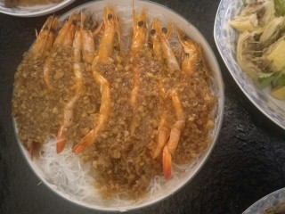 10、花开富贵粉丝蒜蓉虾,完成了一道富贵粉丝蒜末虾大虾，很棒棒✔