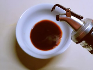 12、豆腐蒸蛋,倒入芝麻油