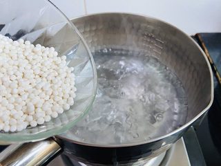 5、芋头西米露,倒入西米