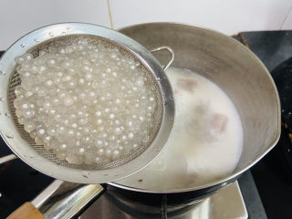 14、芋头西米露,倒入西米露