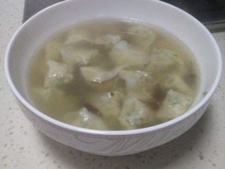 10、馄饨方便好吃，大人小朋友都喜欢。,3开后，盛出。