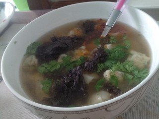 11、馄饨方便好吃，大人小朋友都喜欢。,根据个人口味，加调味料