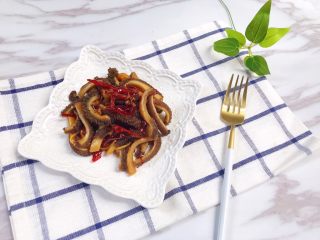 13、麻辣劲爆干煸牛肚,装盘