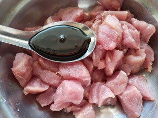 3、牙签肉烤箱版,加生抽