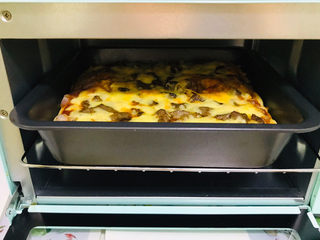 27、黑椒牛肉披萨,美味的黑椒牛肉披萨出炉了