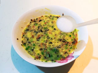 12、芝士火腿三明治,加入精盐