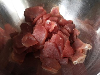 1、椒盐小酥肉,里脊肉切片儿稍微厚一点。