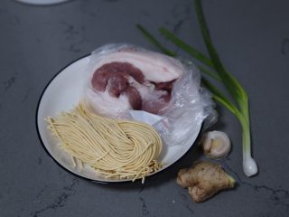 1、臊子面,材料准备好