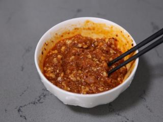 7、臊子面,搅拌均匀，腌制10分钟