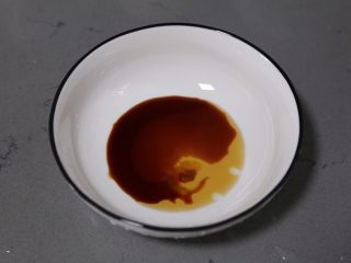 18、臊子面,煮面的时候将碗里放点酱油、芝麻油、一点点盐和白糖