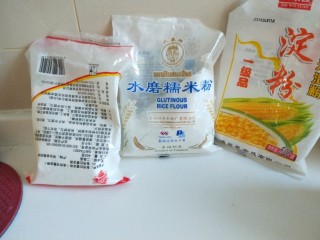 2、茯苓糕,食材:茯苓粉，生粉，糯米粉，米粉。