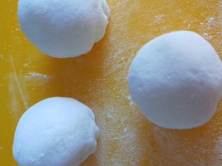 13、茯苓糕,揉一揉就是一个小元宵。