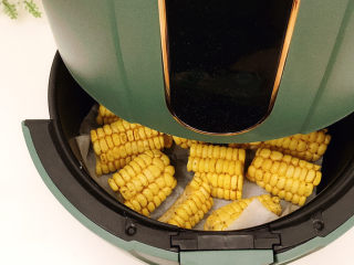 10、孜然烤玉米,放入空气炸锅中