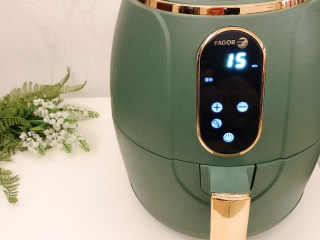 12、孜然烤玉米,烤15分钟。