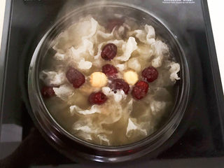 12、银耳莲子红枣汤,银耳莲子红枣汤做好了