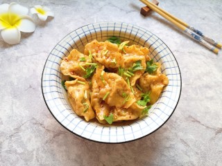 20、冬至美食  红油干拌饺子,看起来就特别有食欲。