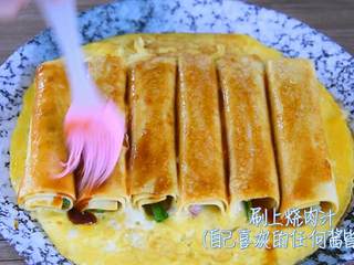 8、抱蛋千张卷—看世界杯没有宵夜怎么行,刷上烧肉汁（自己喜欢的任何酱皆可）。