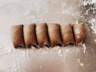 11、荞麦馒头,切小段