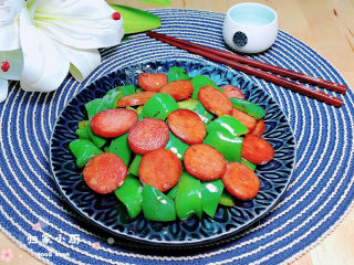 15、青椒炒香肠,十分钟搞定的快手菜，快来试试看。