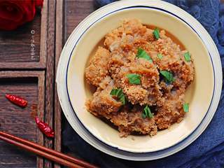 9、粉蒸排骨,排骨沾染土豆清甜,土豆吸收排骨浓香,相得益彰。