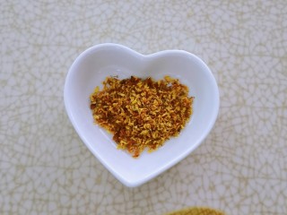 3、桂花糖藕,干桂花 准备好