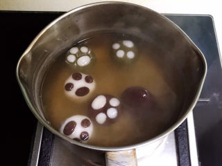 33、冬至美食  茄汁三味猫爪汤圆,煮至汤圆漂浮上来就熟了