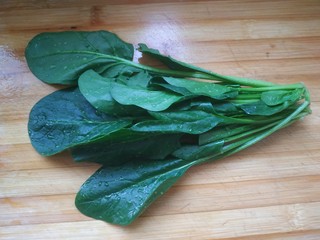 1、菠菜蛋卷,菠菜洗净